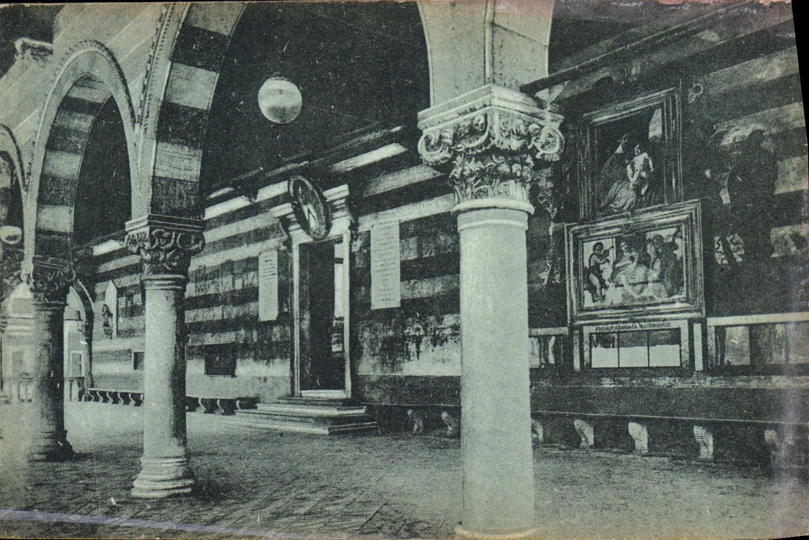 VINTAGE POSTCARD Udine Piazzo Communal Interno beyond loggia