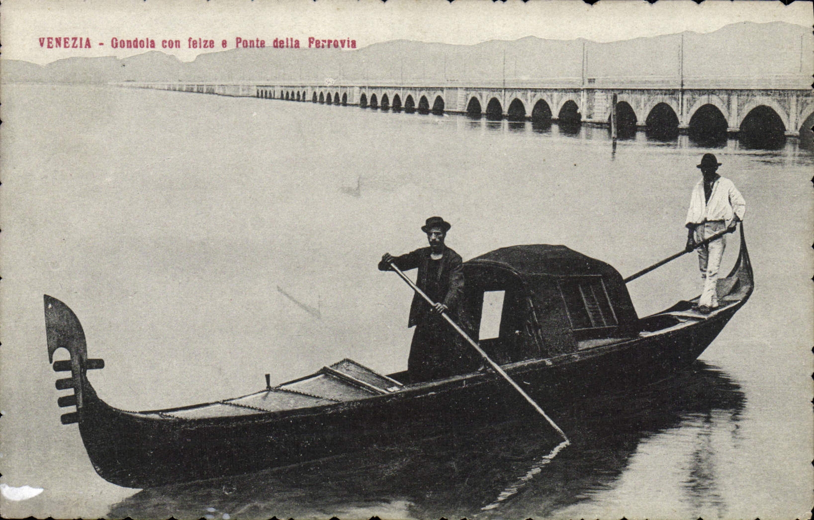 VINTAGE POSTCARD Venezia Gondola idiot feize E Big shot della Perrovia