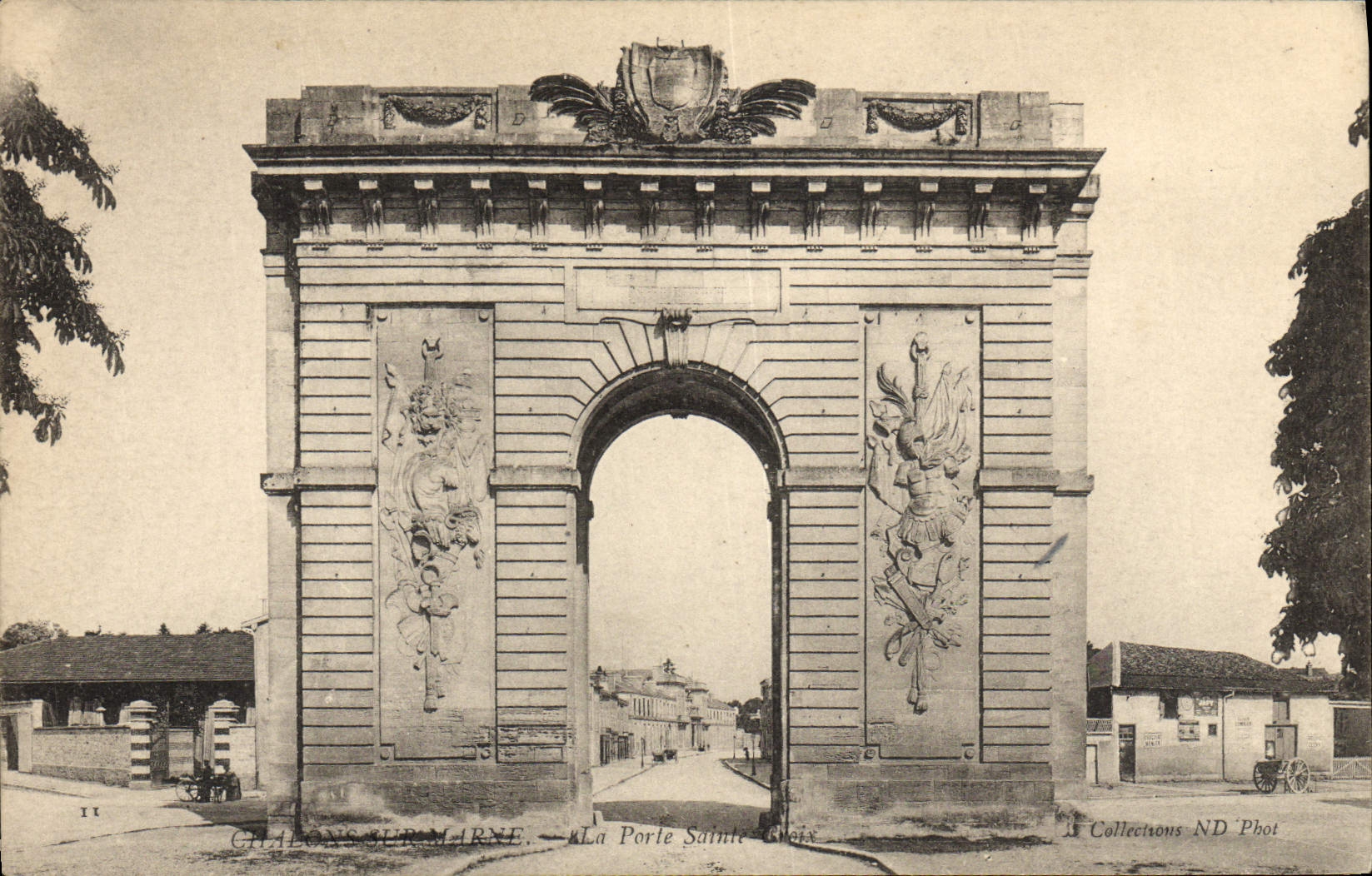 VINTAGE POSTCARD Trawl-nets on the Marne the door Holy Cross