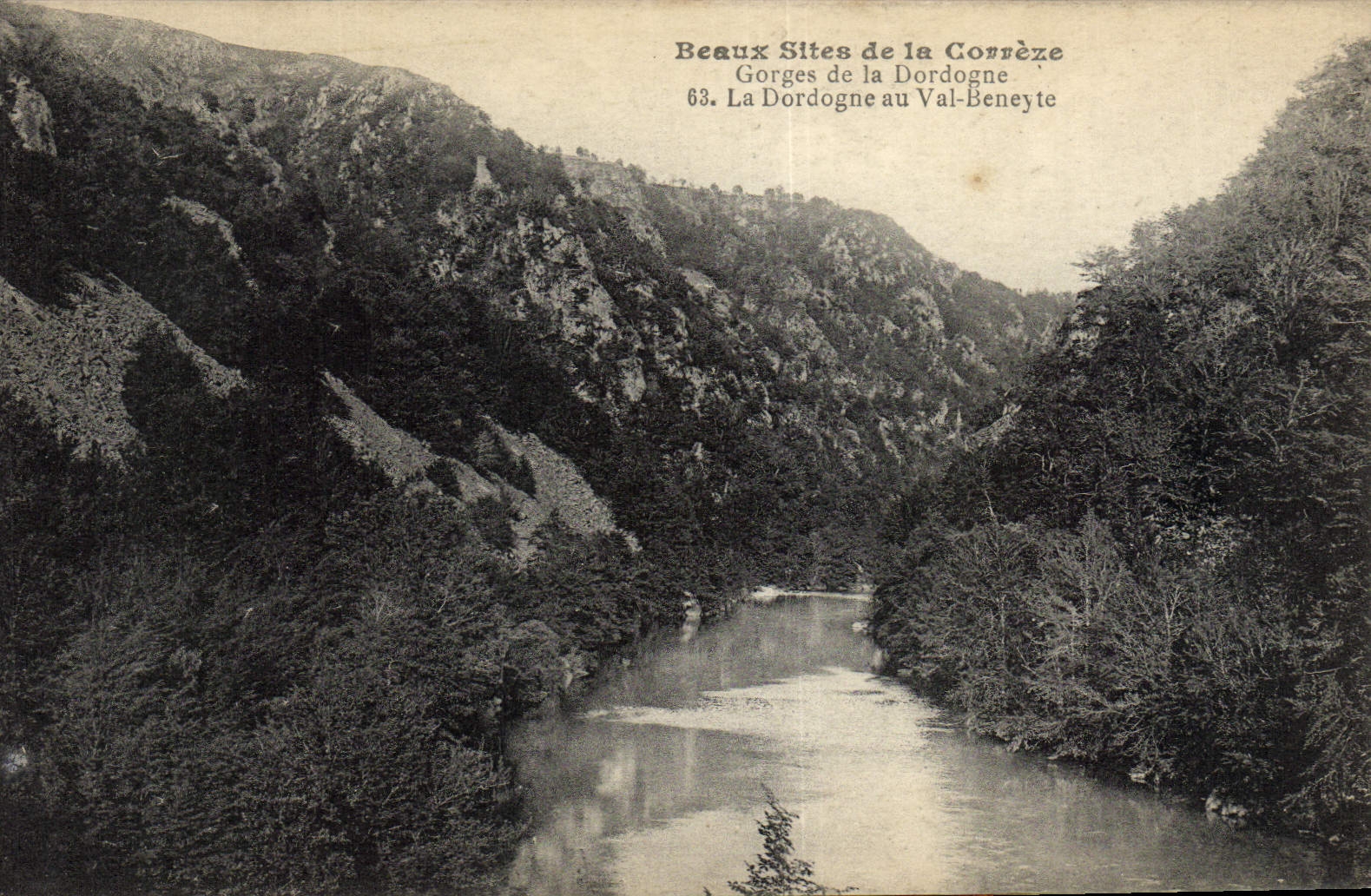 CPA Gorges de la Dordogne La Dordogne au Val Beneyte