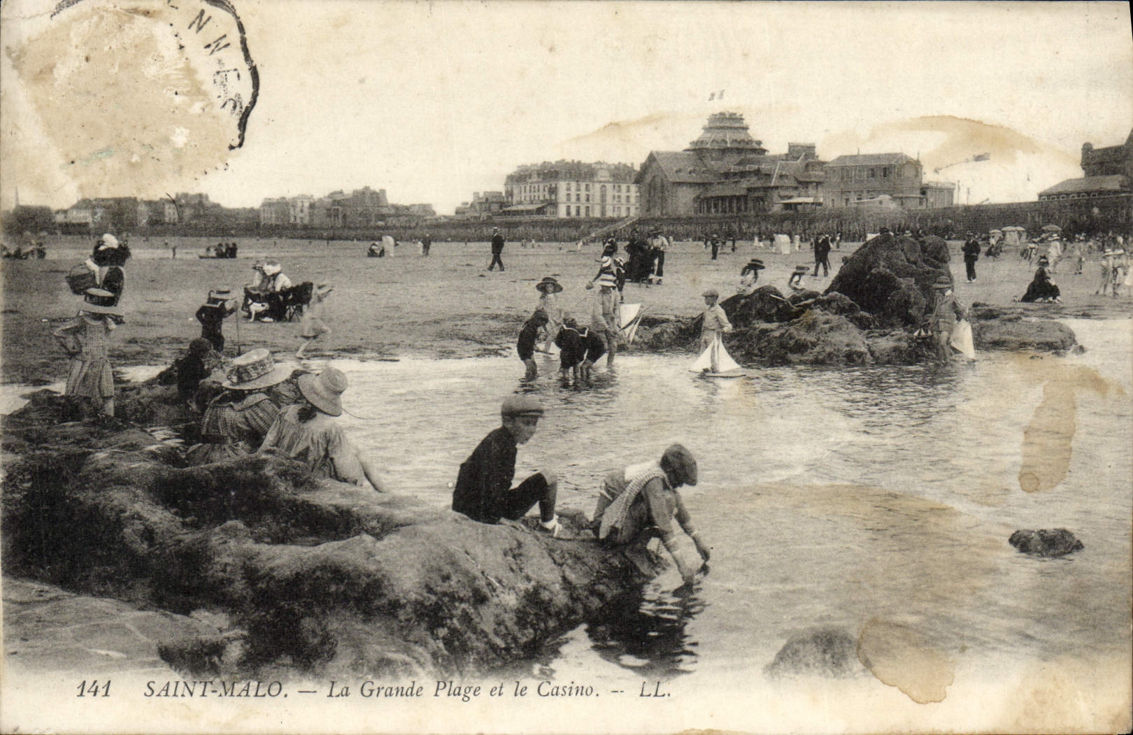 VINTAGE POSTCARD Holy Malo Main beach and the Casino Children
