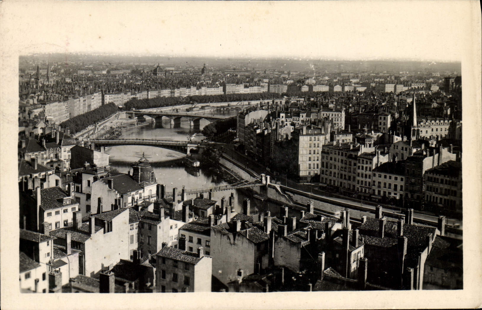 CPA Lyon Vue sur la Saone