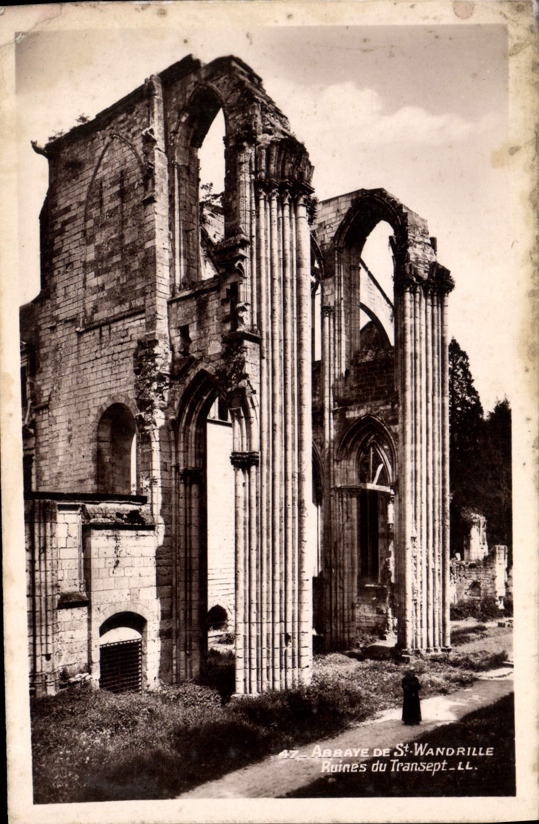 Abadía de la POSTAL de la VENDIMIA de las ruinas del St Wandrille del transept