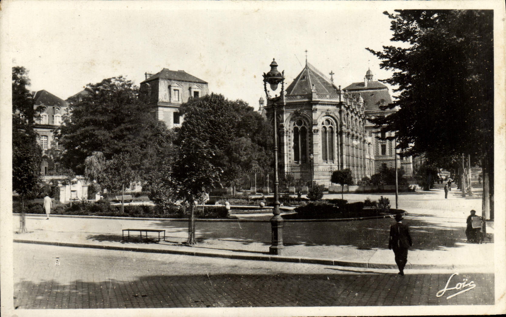 CPA Rennes Square Kergus et Chapelle du Lycee