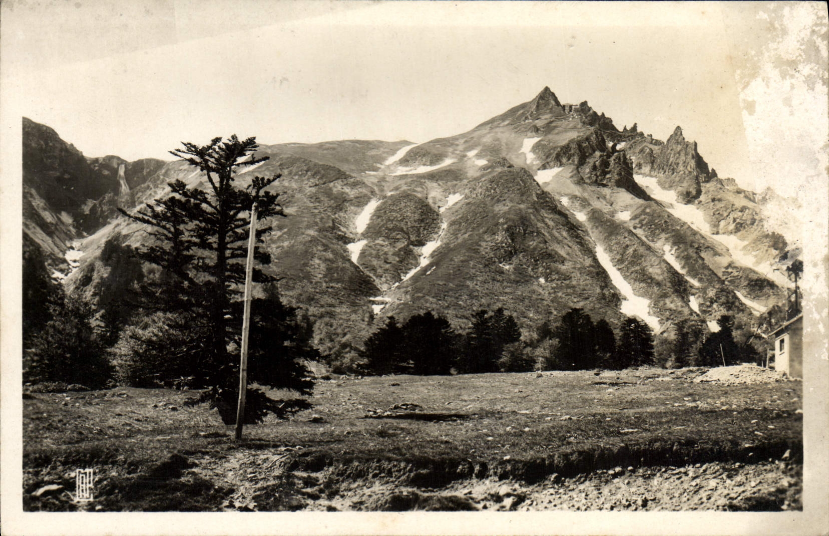 CPM Le Mont Dore Sancy Les Aiguilles Du Diable