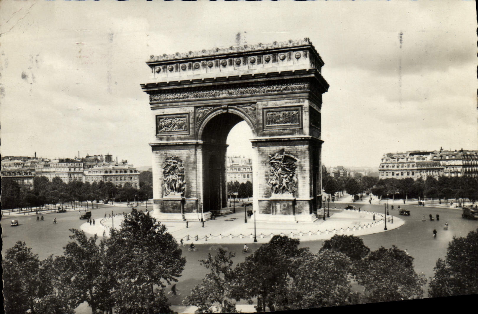 CPM Paris L'Arc de Triomphe