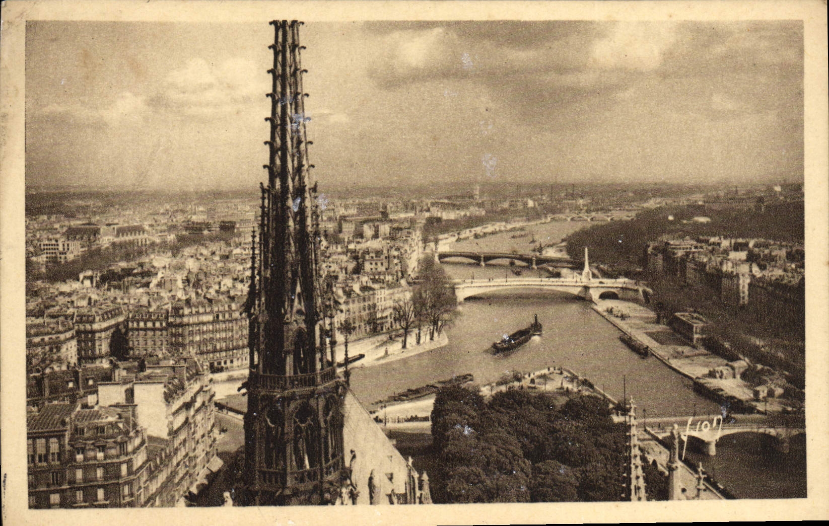 Opinión panorámica de París de la POSTAL de la VENDIMIA tomada de Notre Dame