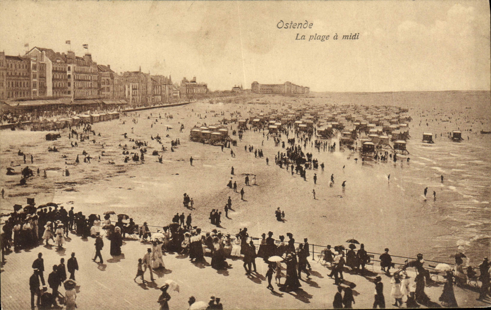 VINTAGE POSTCARD Ostend the Beach has Midi