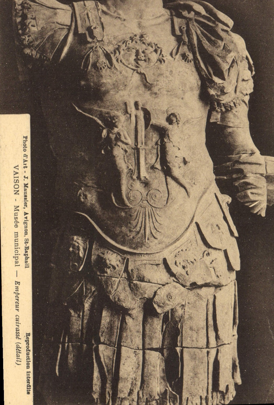 VINTAGE POSTCARD Vaison Musee Municipal Emperor armours