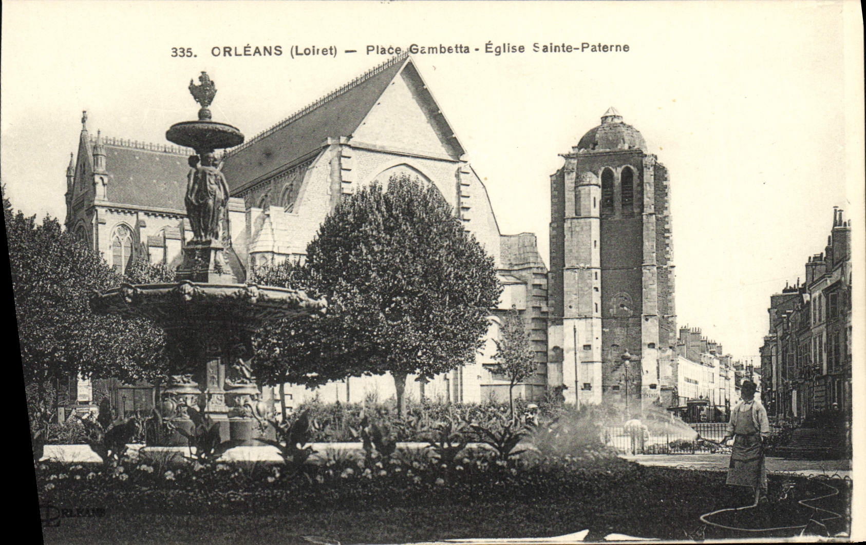 CPA Orleans Place Gambetta Eglise Sainte Paterne Jardinier