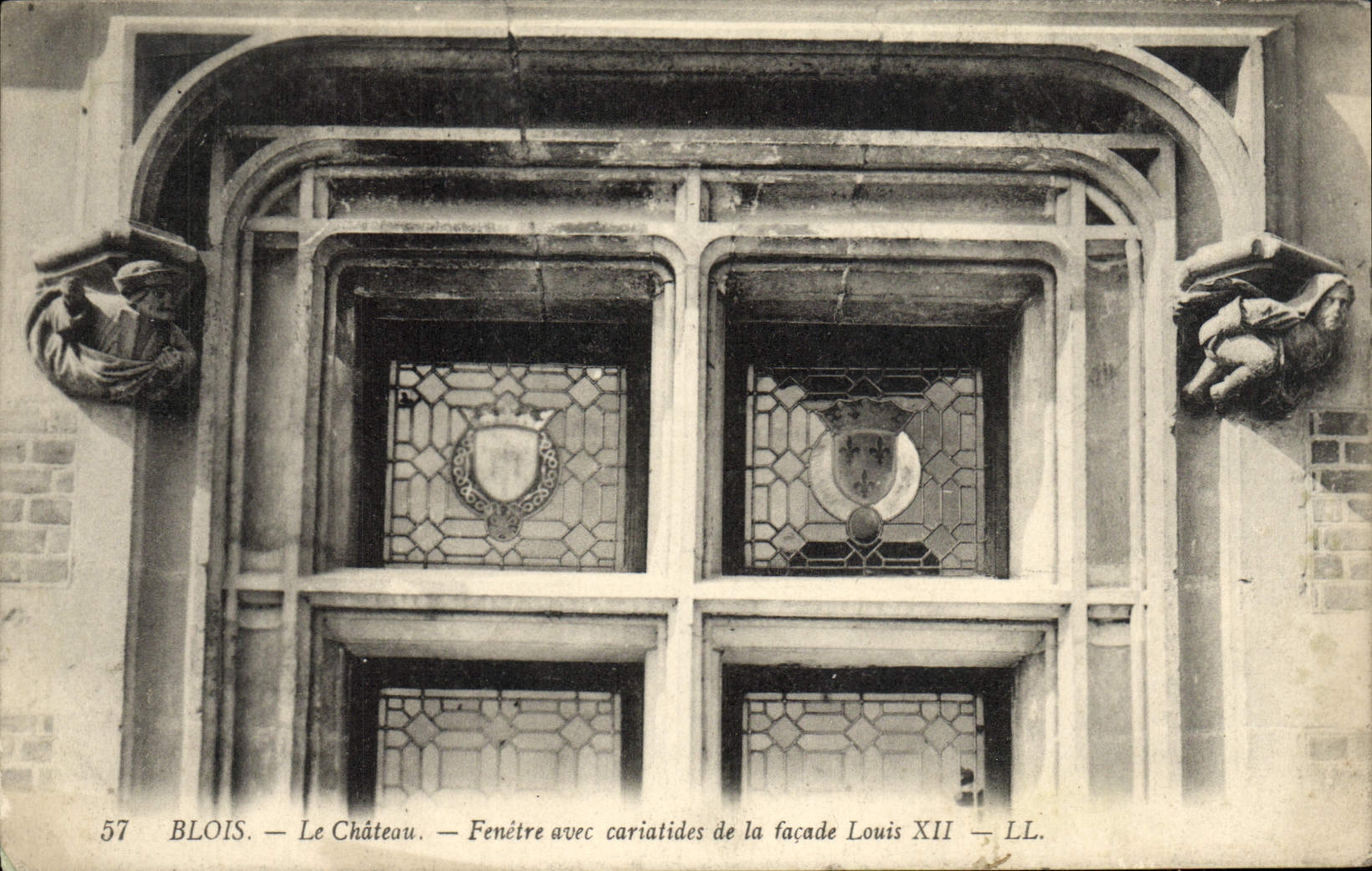 CPA Blois Le Chateau Fenetre Avec Cariatides De La Facade Louis XII