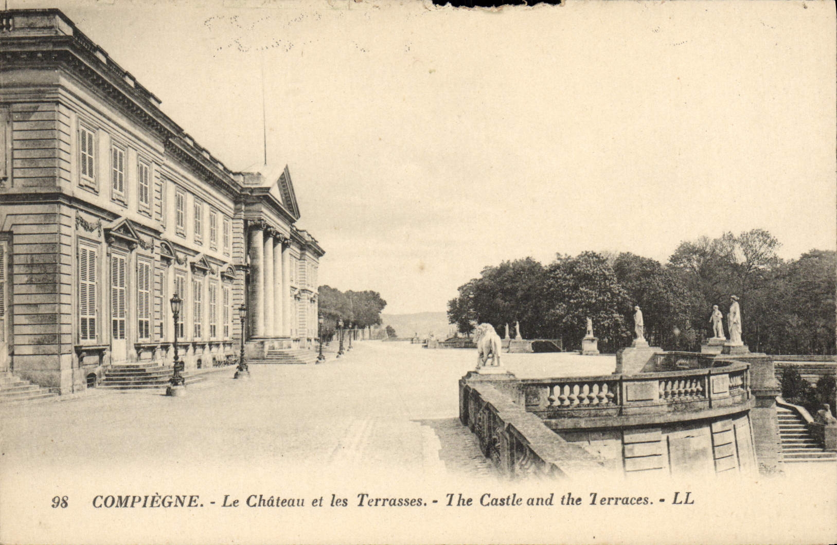CPA Compiegne Le Chateau Et Les Terrasses 