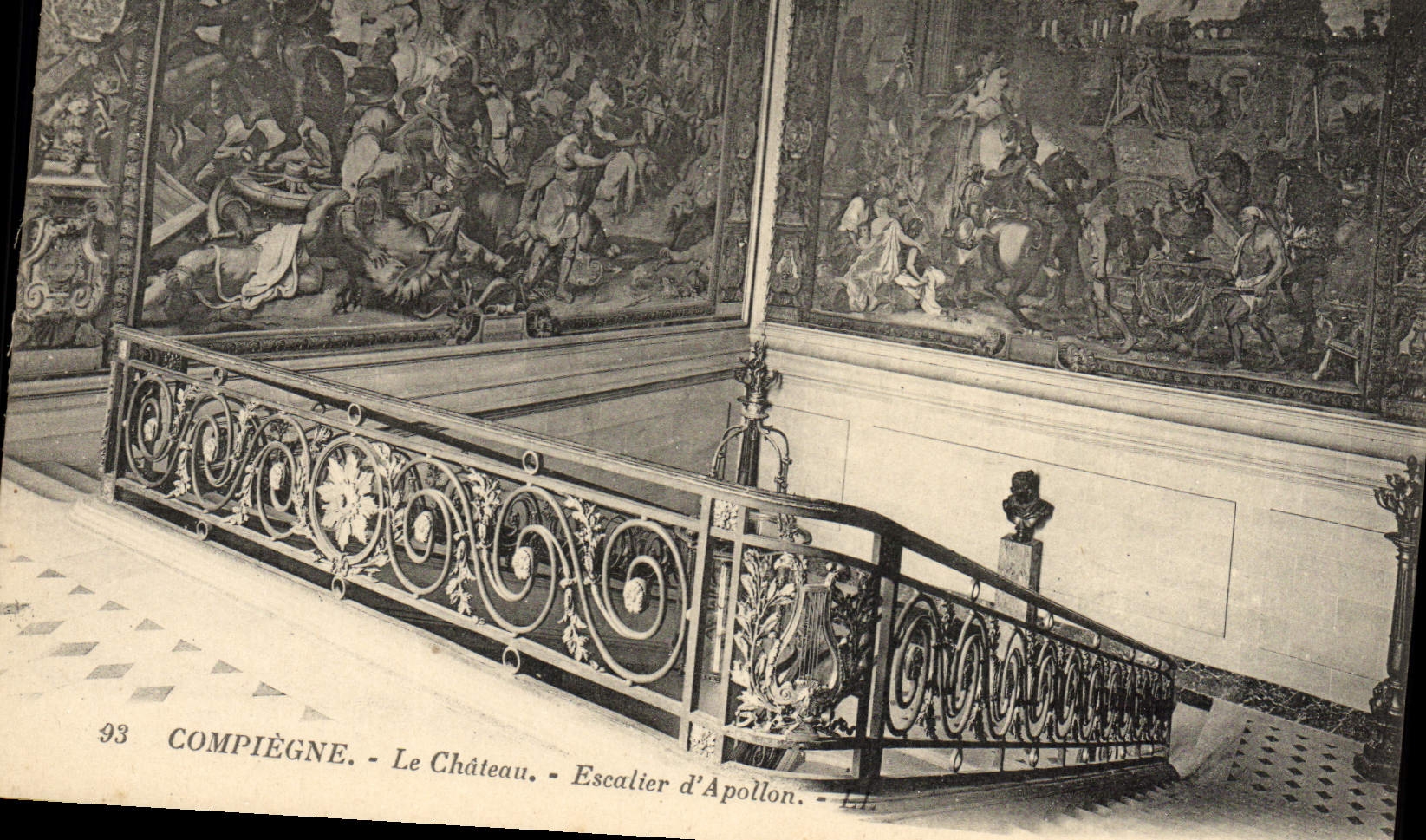CPA Compiegne Le Chateau Escalier d'Apollon