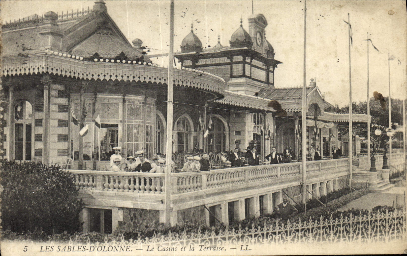 CPA Les Sables D'Olonne Le Casino Et La Terrasse