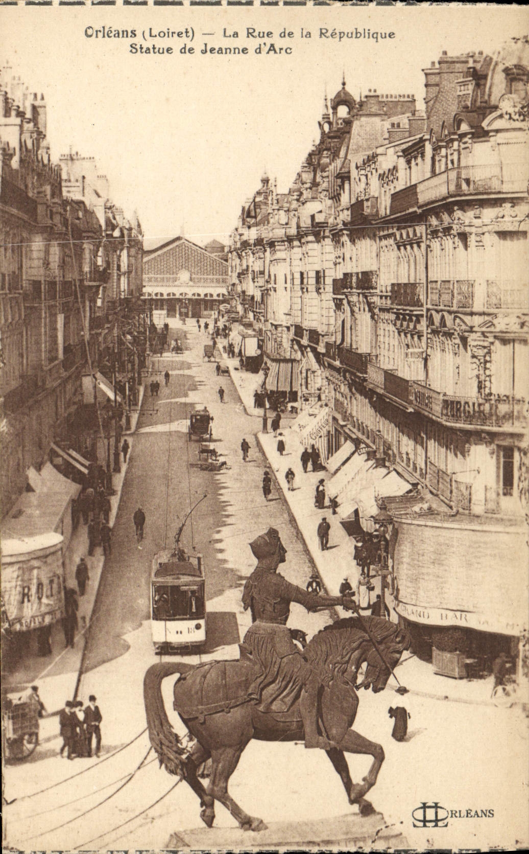CPA Orleans La Rue De La Republique Statue De Jeanne d'Arc