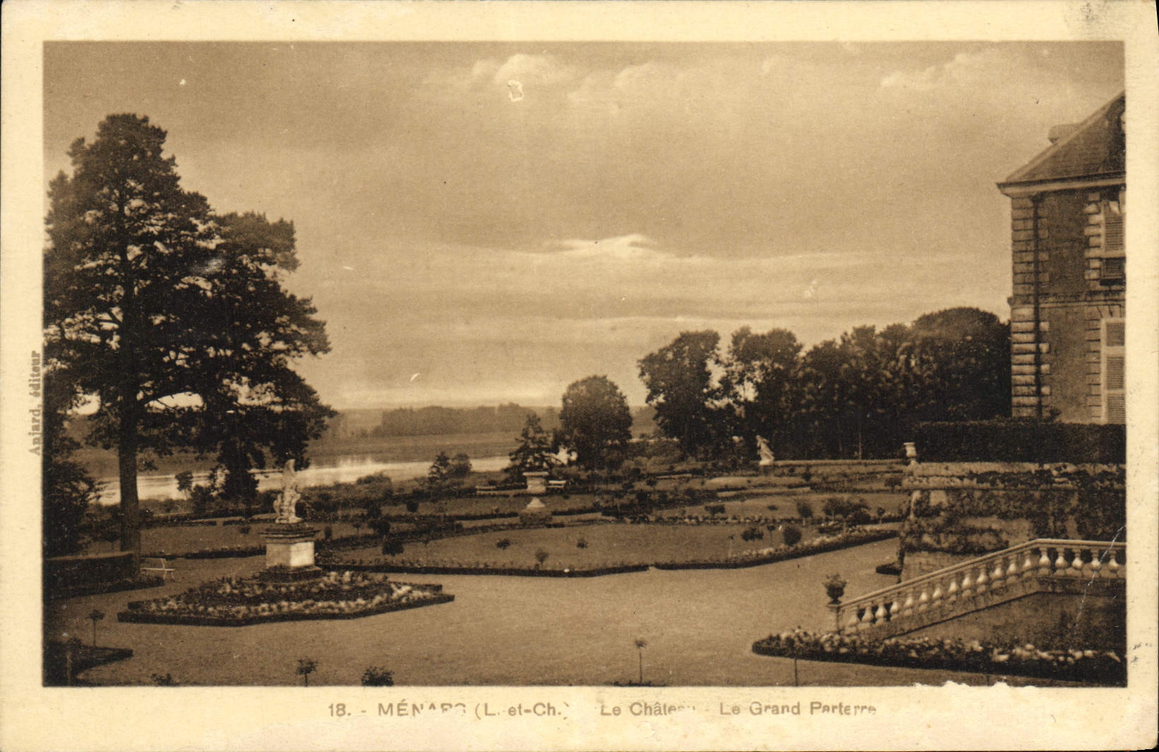 CPA Menard Le Chateau Le Grand Parterre