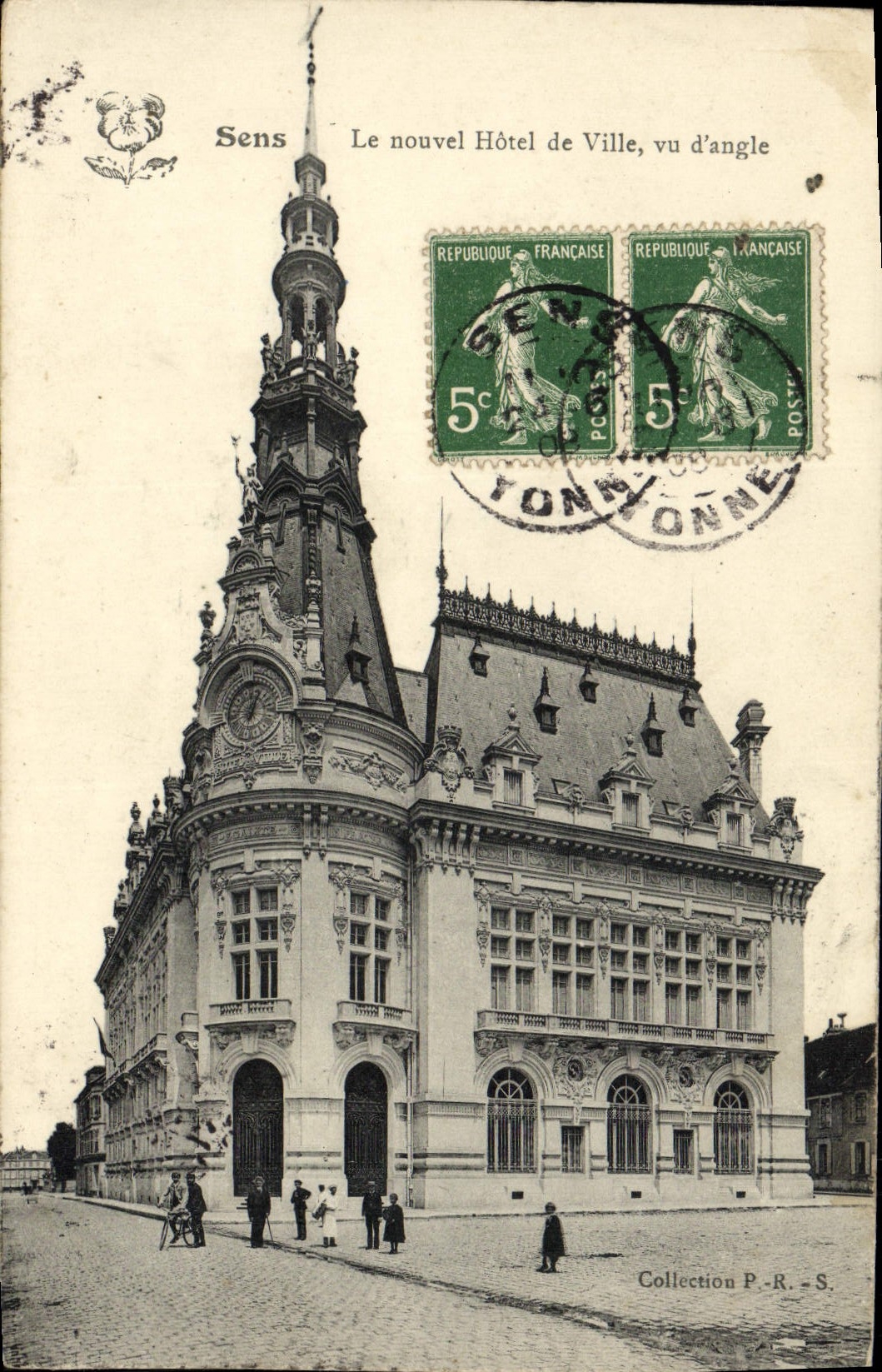 CPA Sens Le Nouvel Hotel De Ville Vu d'Angle