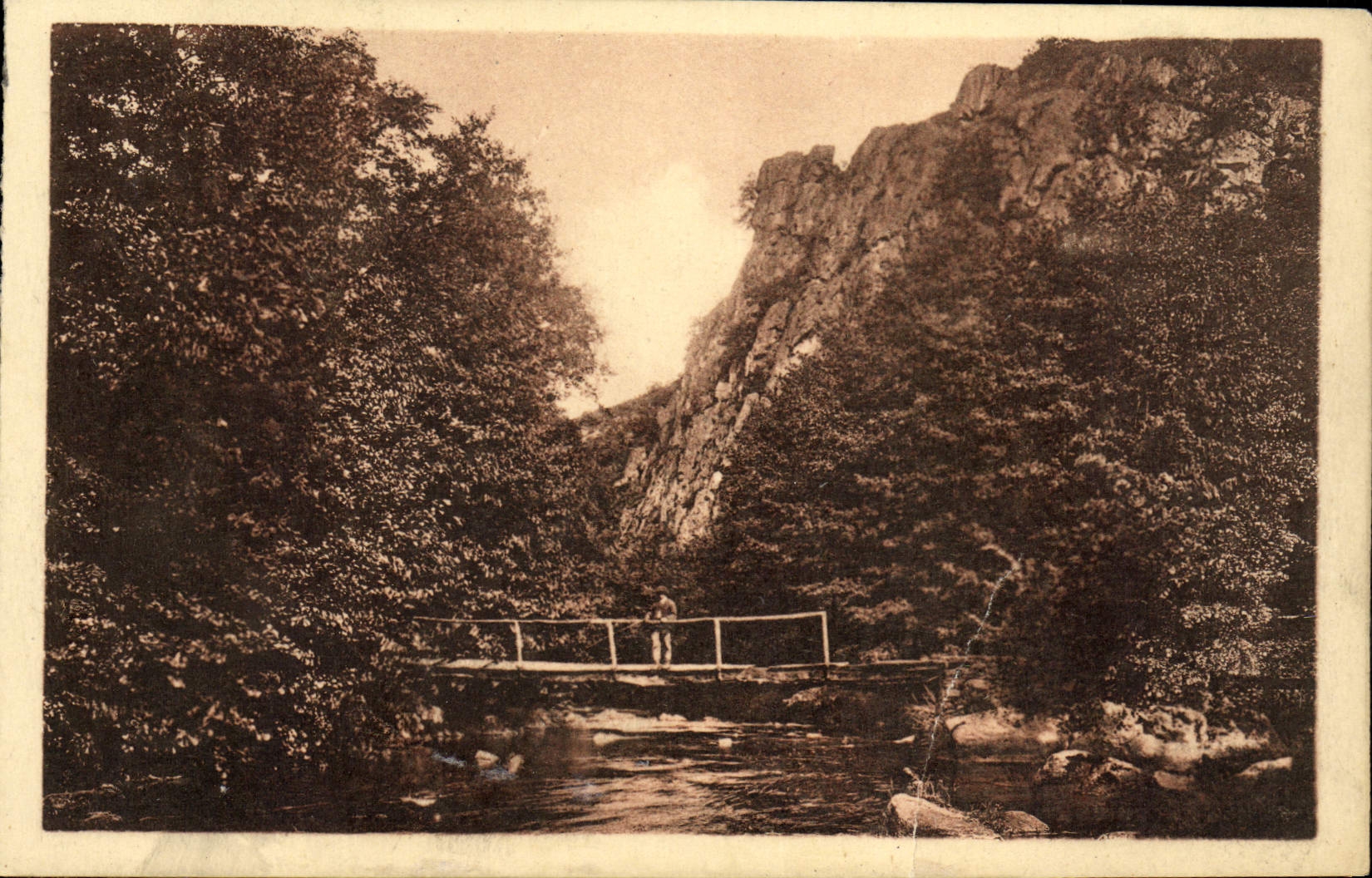 CPA Avallon Route De Pontaubert Le Pont Des Gardes