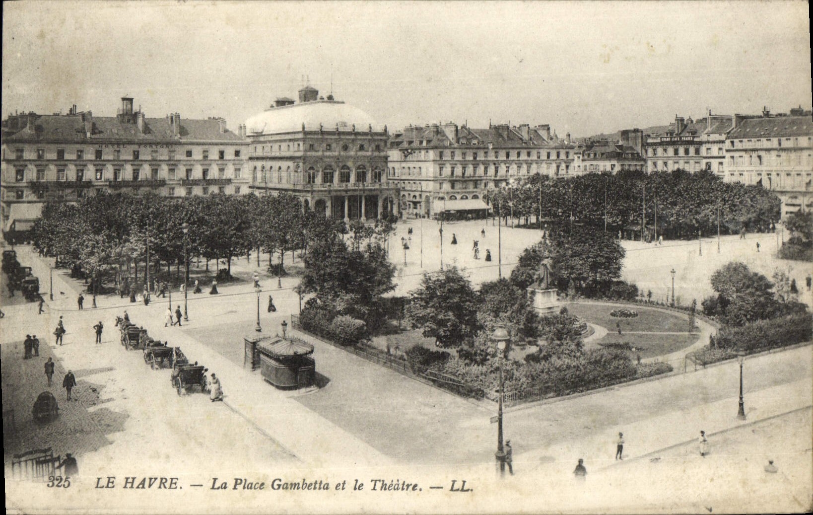 CPA Le Havre La Place Gambetta Et Le Theatre