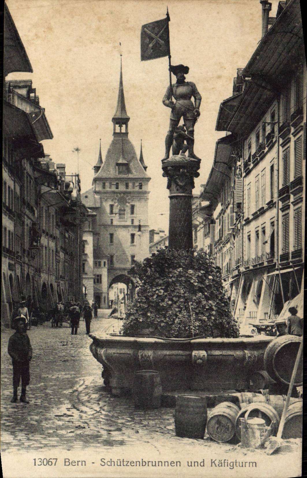 VINTAGE POSTCARD Bern Schutzenbrunnen Und Kafigturm