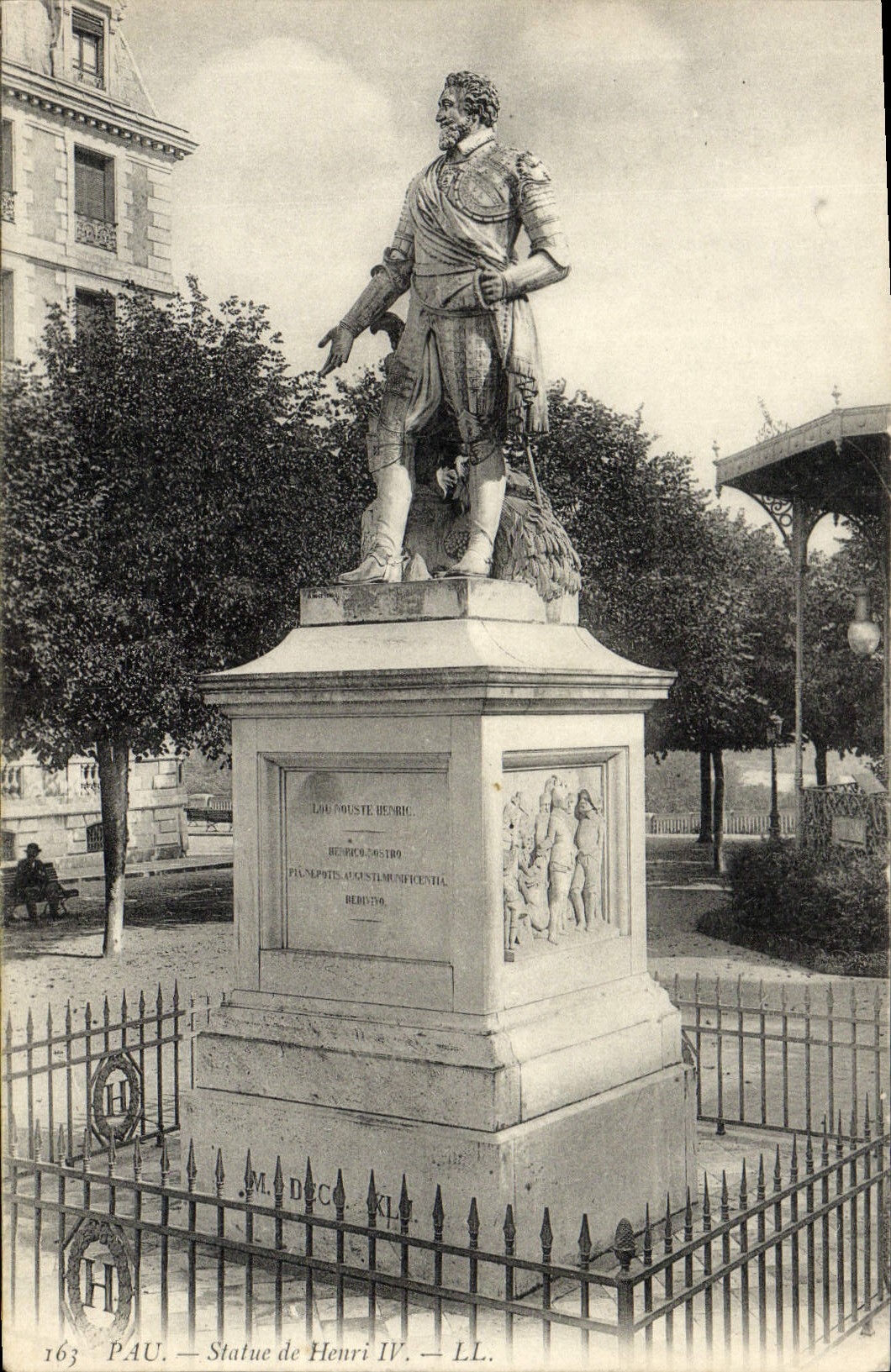 CPA Pau Statue De Henri IV