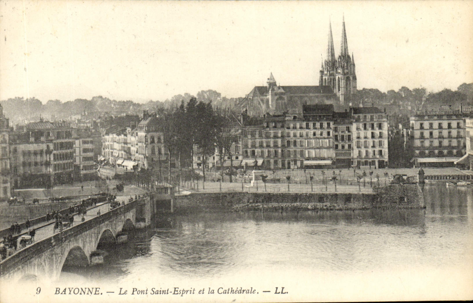 VINTAGE POSTCARD Bayonne the Holy Bridge Spirit And the Cathedral