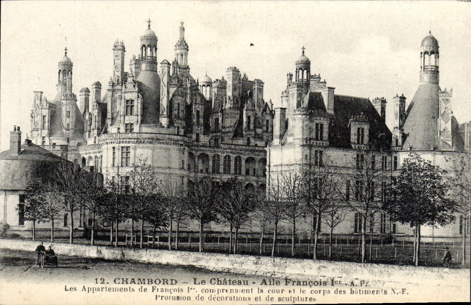 VINTAGE POSTCARD Chambord the Castle François Wing 1st