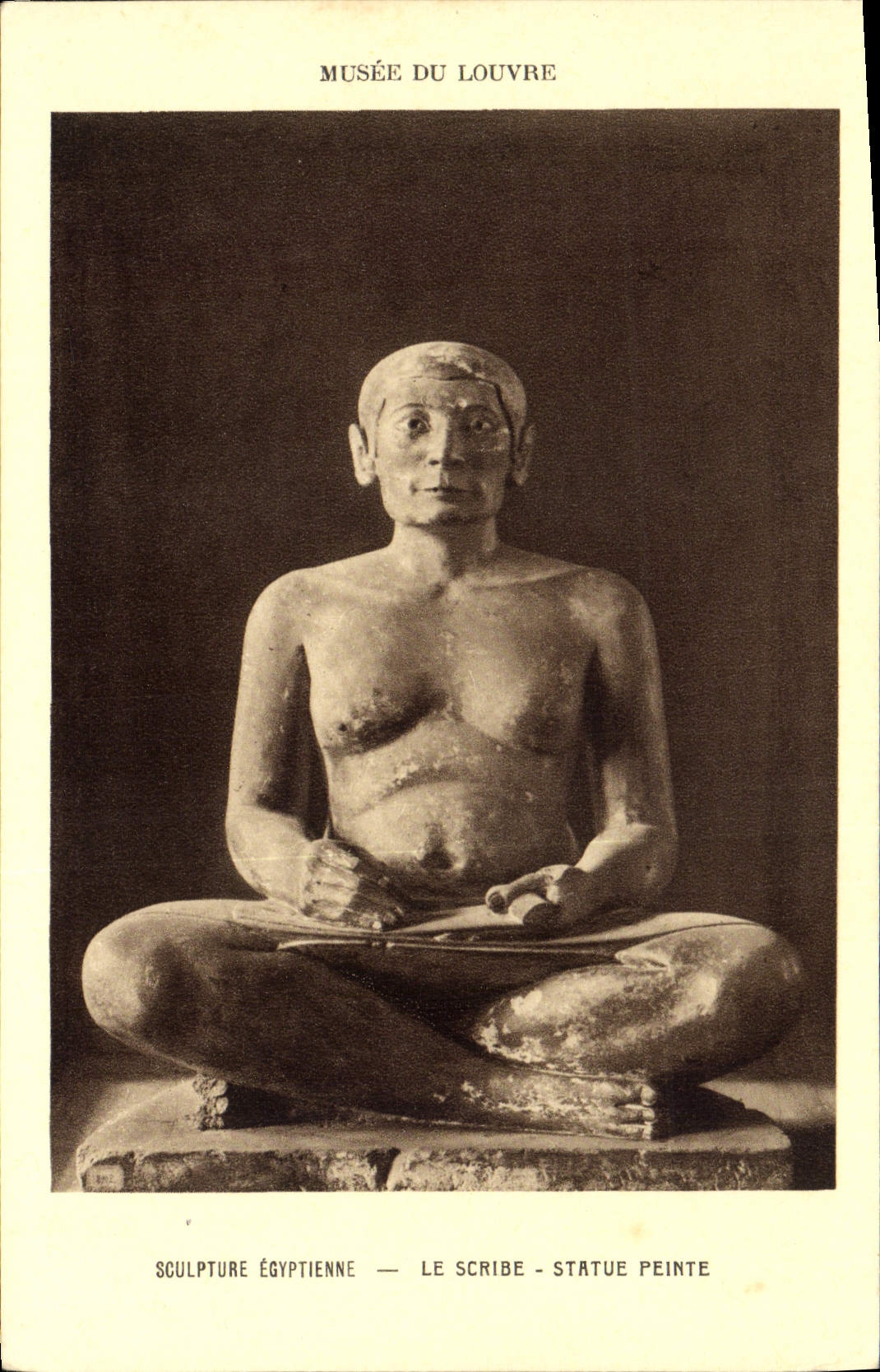 CPA Musee Du Louvre Sculpture Egyptienne Le Scribe Statue Peinte