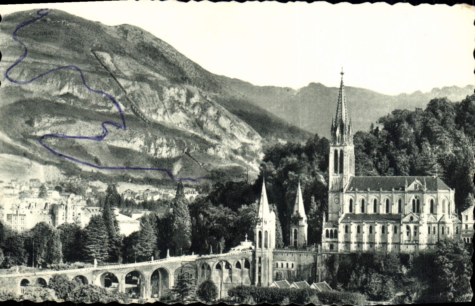 MODERN CARD Heavy the Basilica Seen Of Dimension And the Pyrenees
