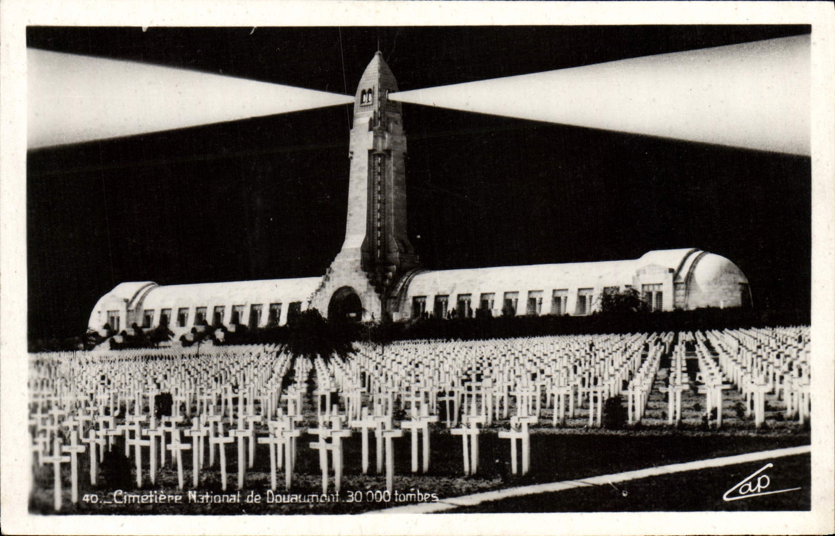 VINTAGE POSTCARD Cemetery Nationat De Douaumont Militaria