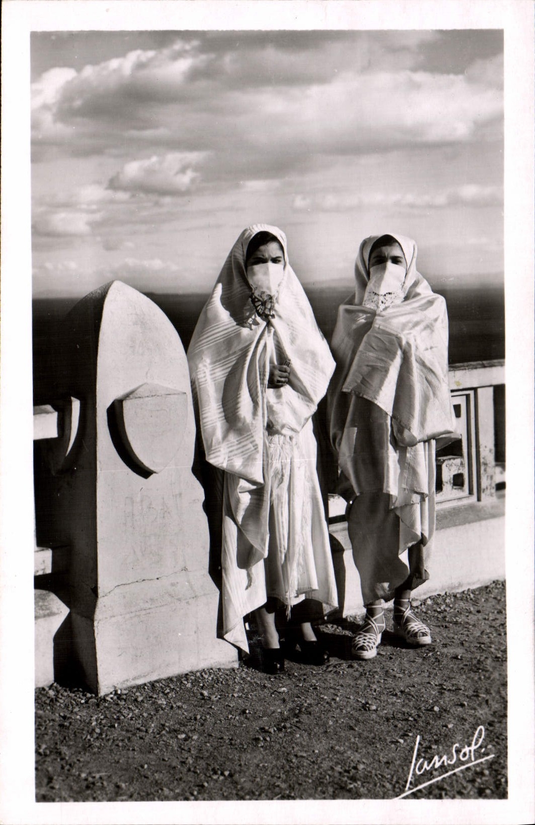 MODERN CARD Algiers Buckled Moorishes Women