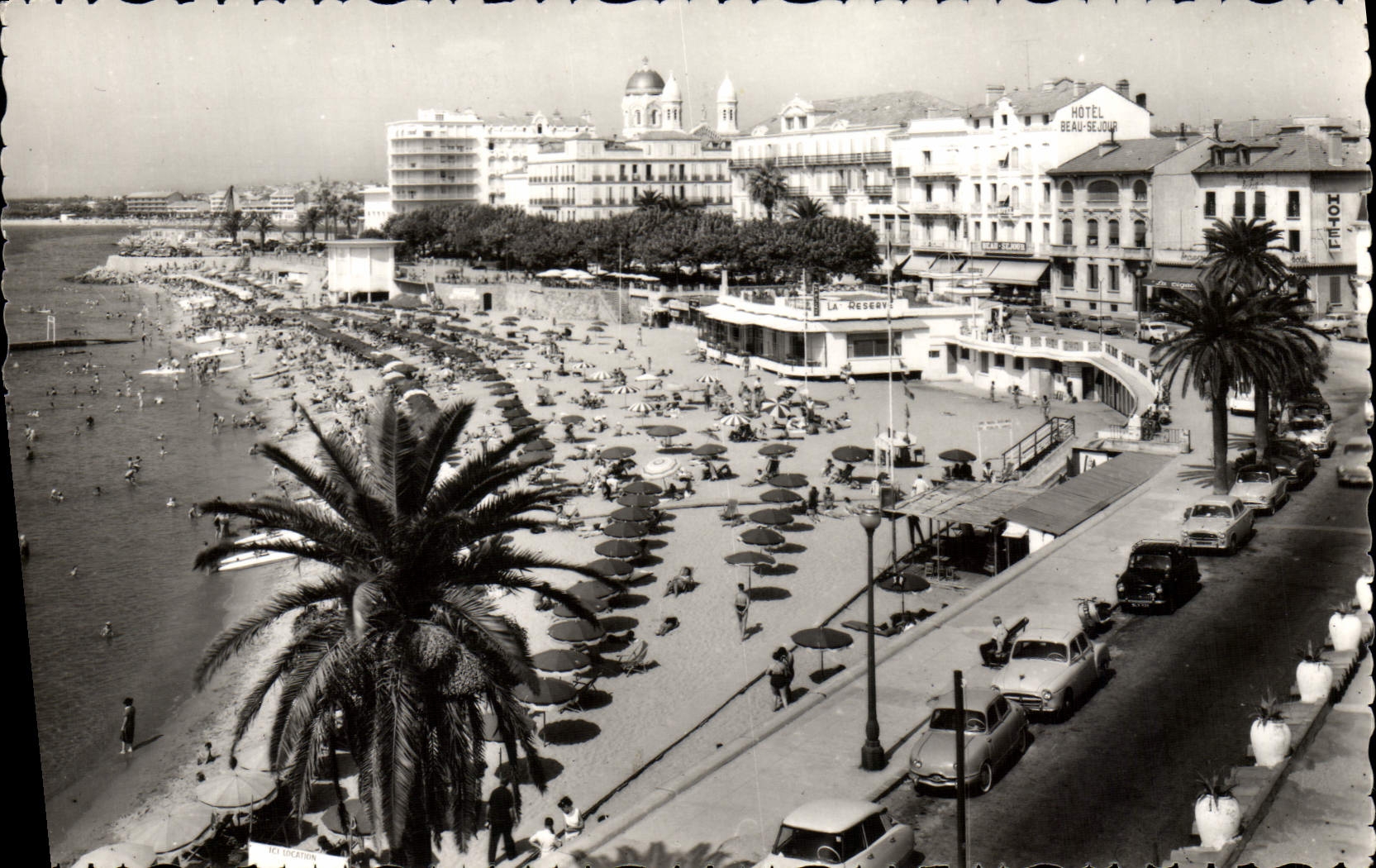 CPM Saint Raphael Vue Generale De La Plage