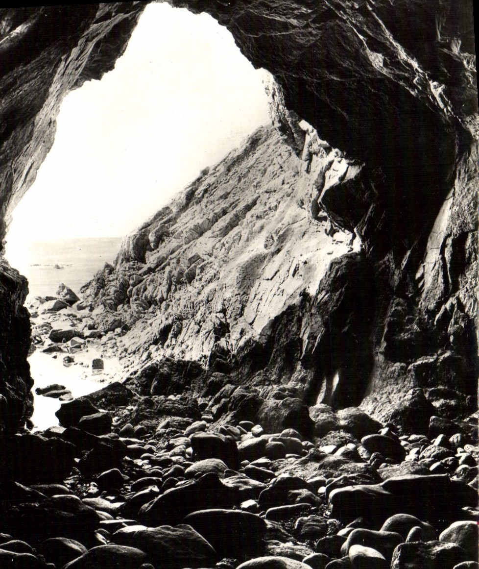 POSTAL MODERNA la gran cueva de la dimensión de los Goblins