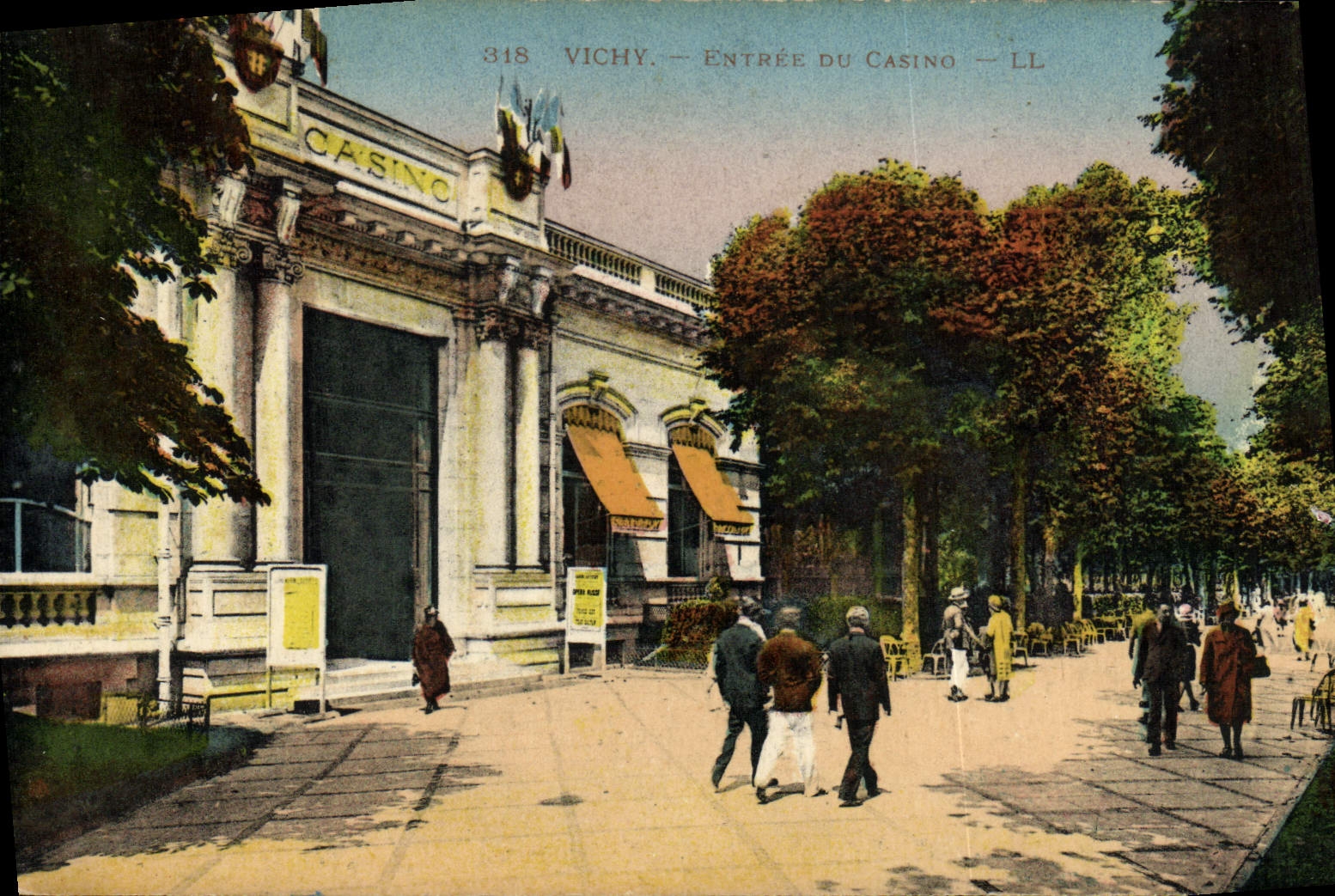 VINTAGE POSTCARD Vichy Entered Of the Casino