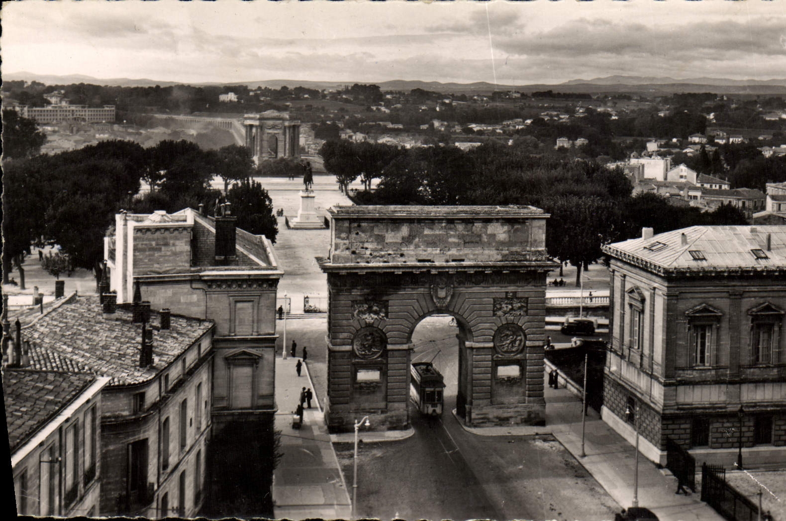 MODERN CARD Montpellier Arc de Triomphe Peyrou and In the content the University residence