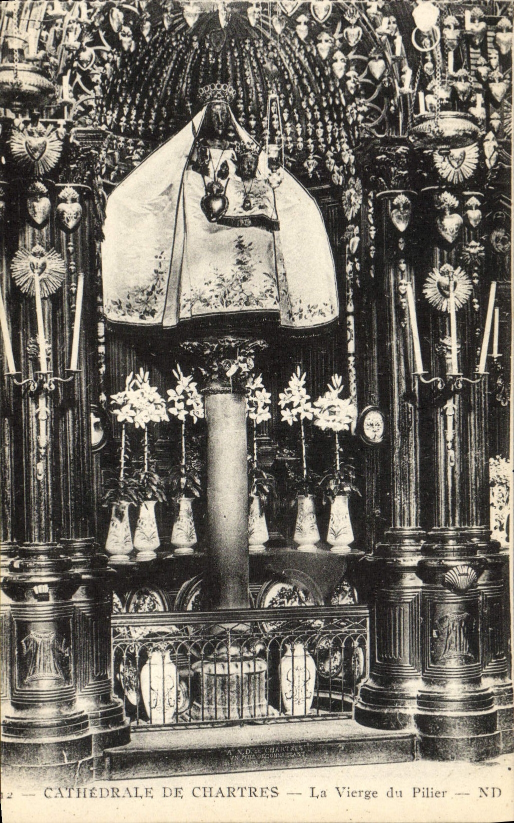 CPA Cathedrale De Chartres La Vierge du Pilier Vierge