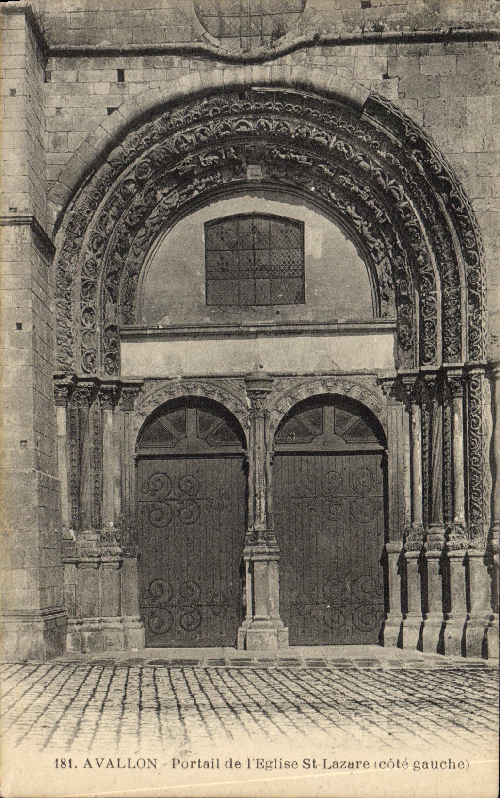 CPA Avallon Portail de L'Eglise St Lazare