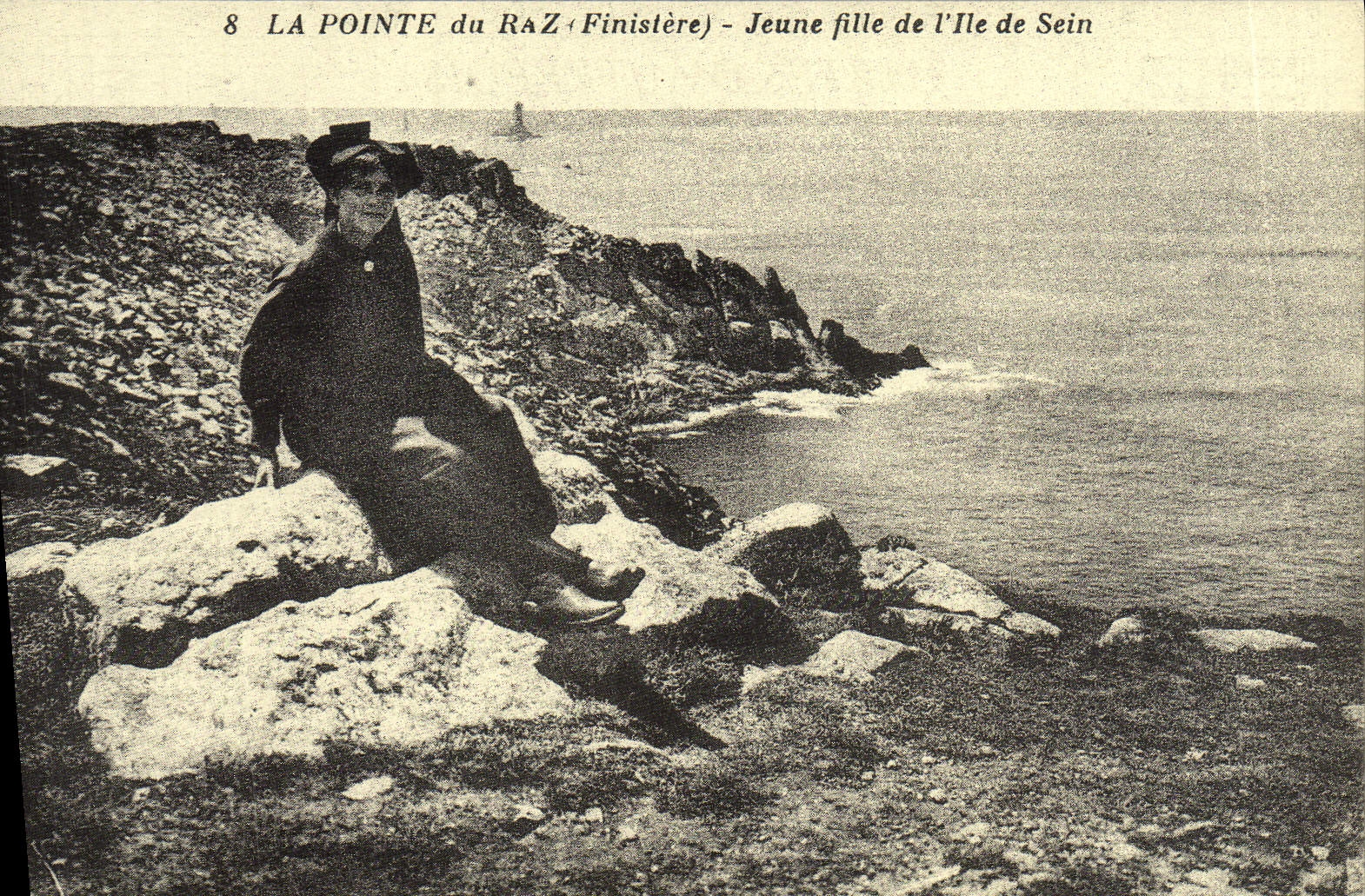 REPRO the Point of the Strong current Young girl of the Island of Center Folklore