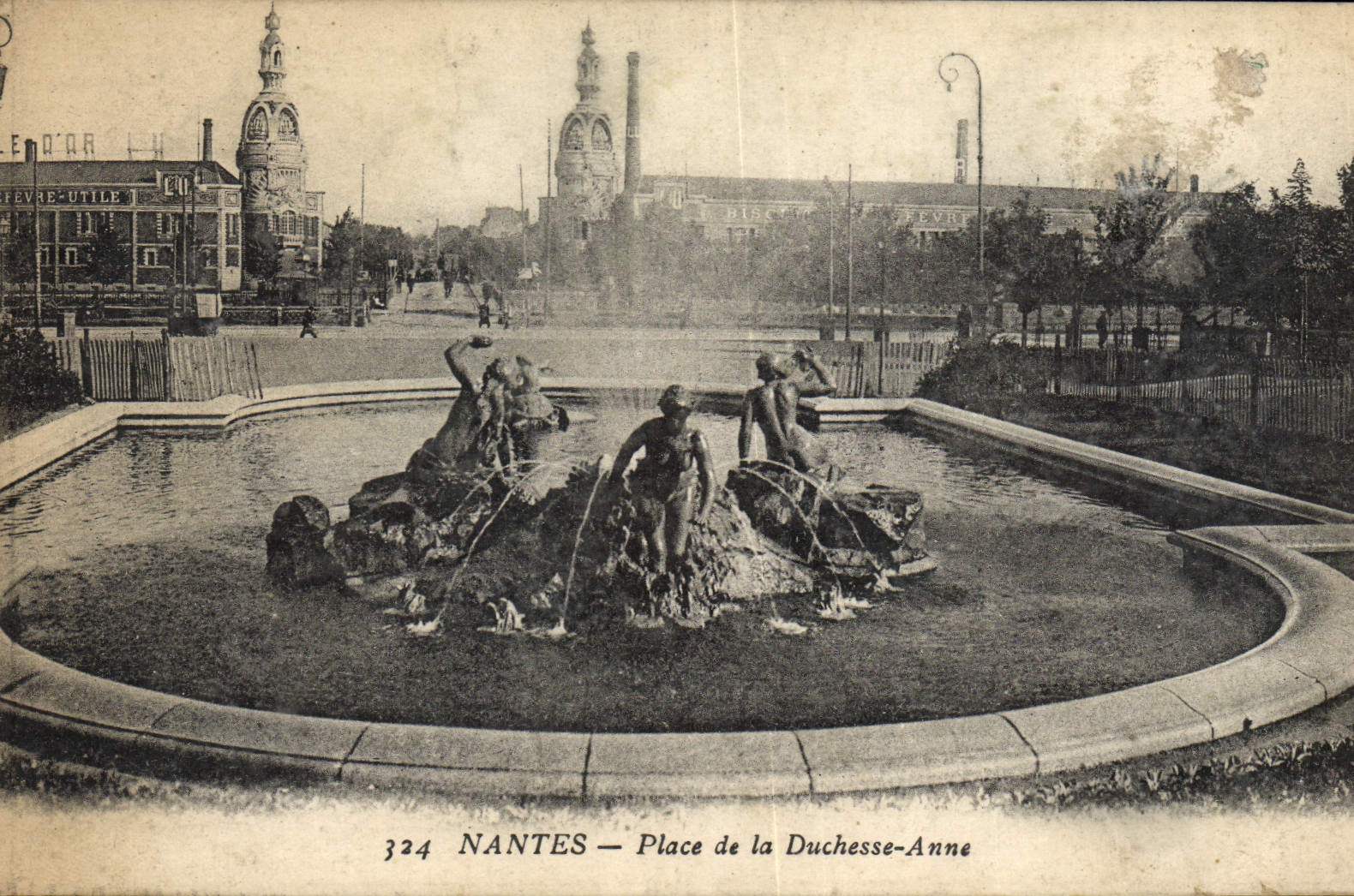 VINTAGE POSTCARD Nantes Places of the Duchess Anne