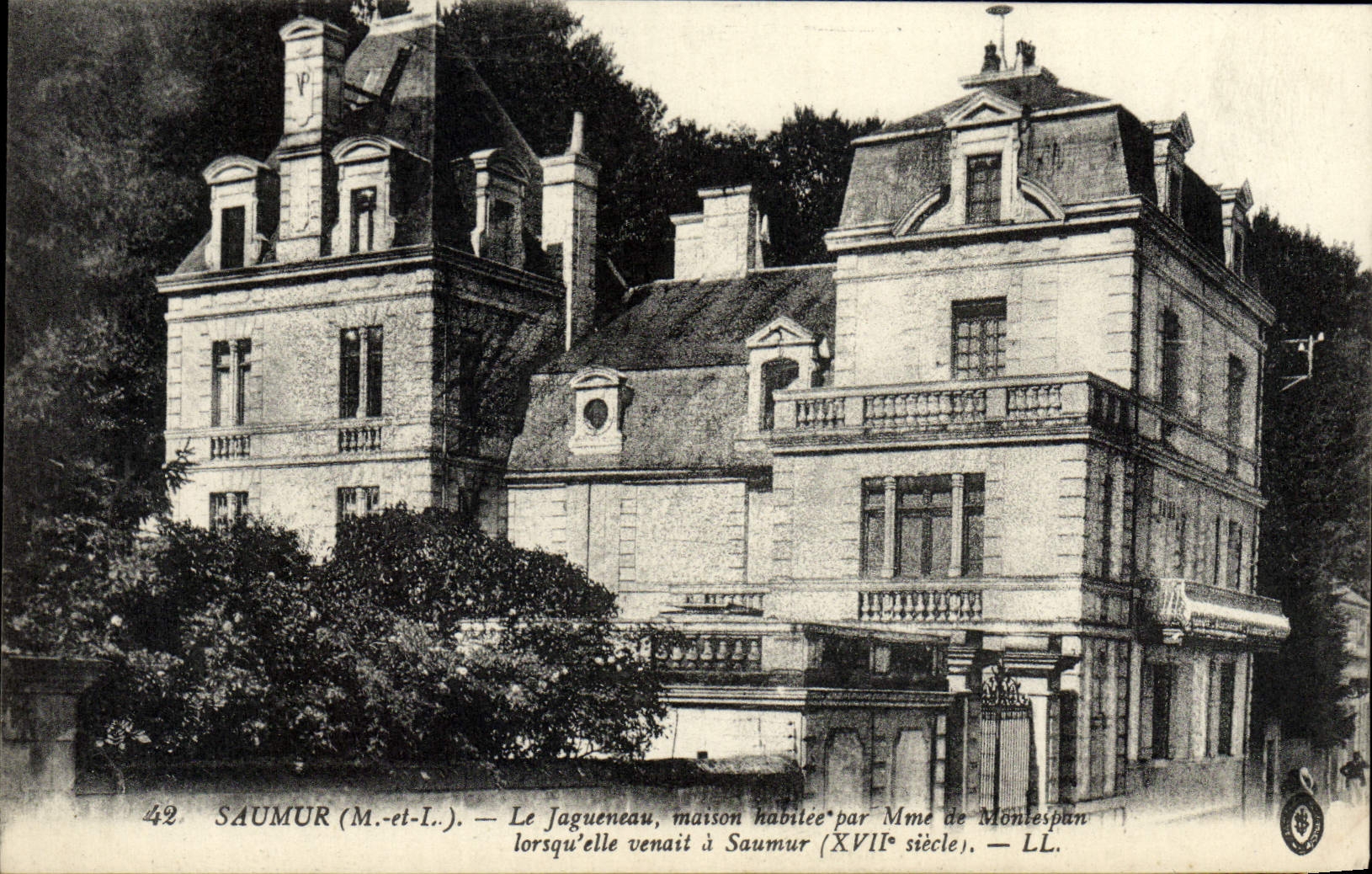 VINTAGE POSTCARD Saumur Jagueneau Maison habitee by Mrs. de Montespan when it came has Saumur