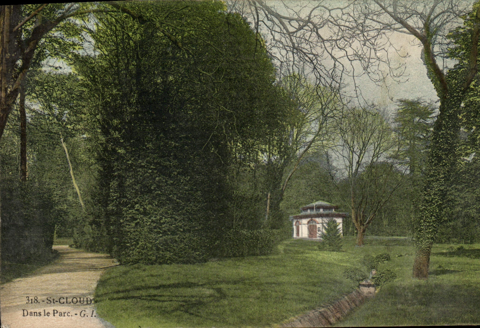 VINTAGE POSTCARD St Cloud In the park
