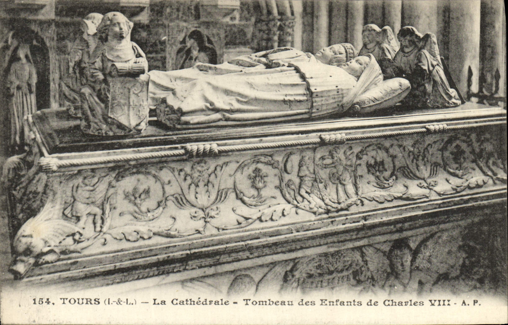 CPA Tours La Cathedrale Tombeau des Enfants de Charles VIII