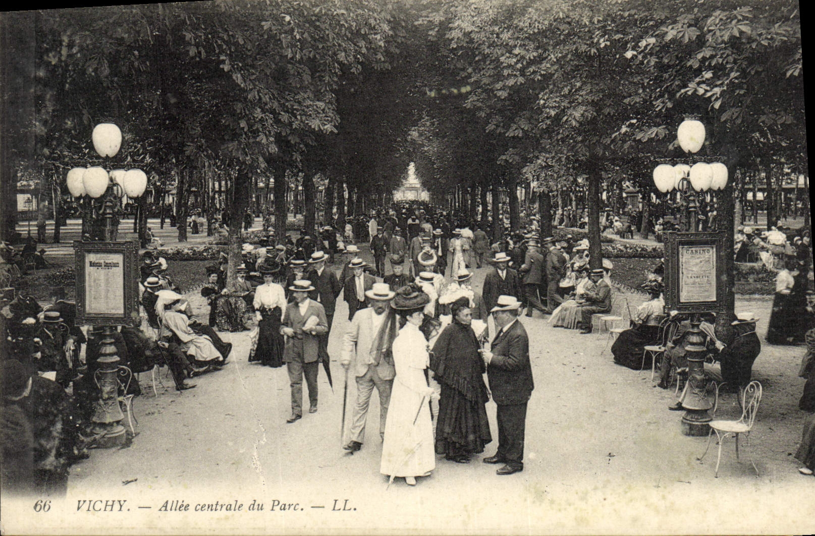 VINTAGE POSTCARD Vichy Gone Central Of the Park