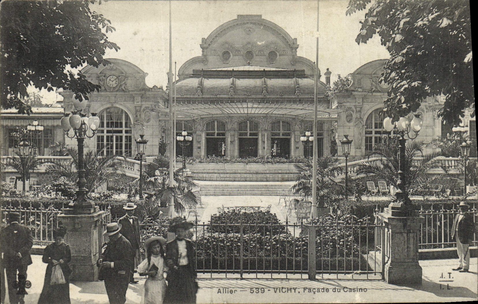 CPA Vichy Facade du Casino