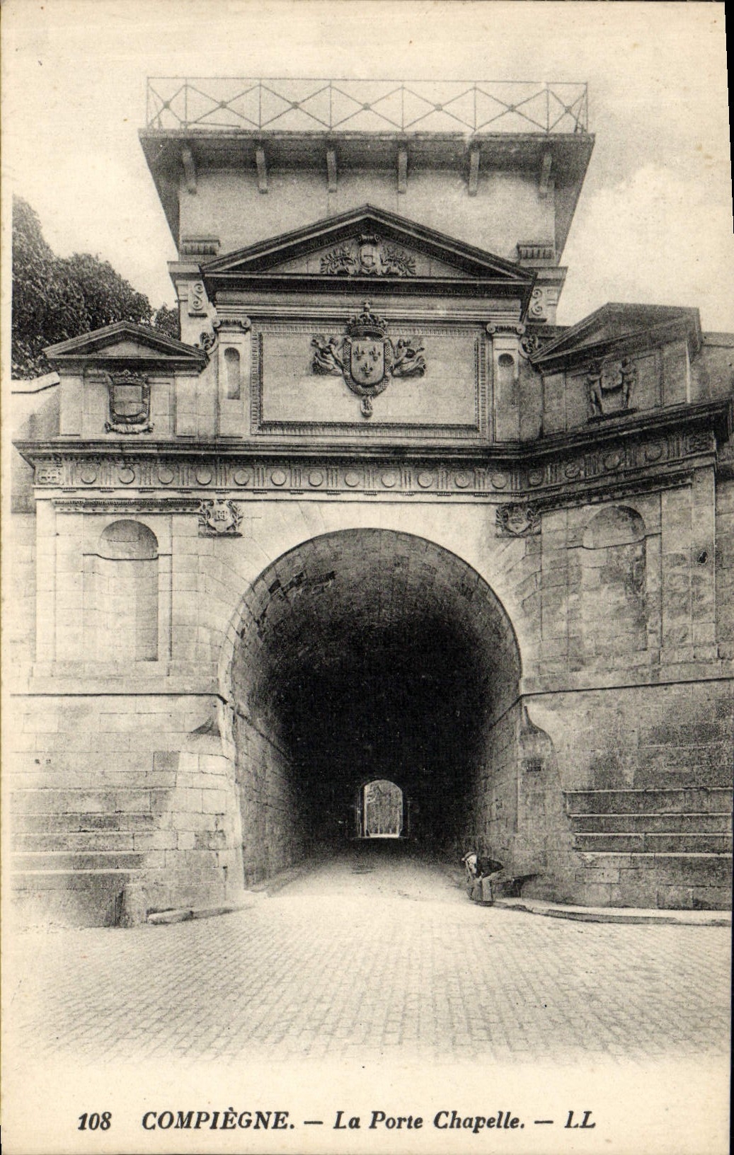 CPA Compiegne La Porte Chapelle