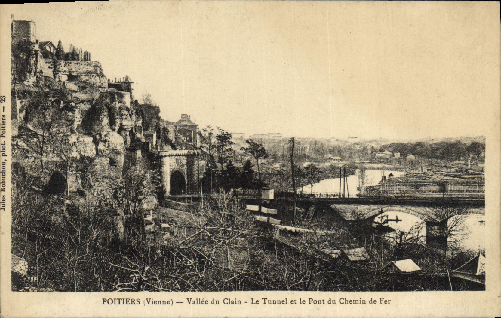 CPA Poitiers Vallee du Clain Le Tunnel et le Pont du Chemin de Fer