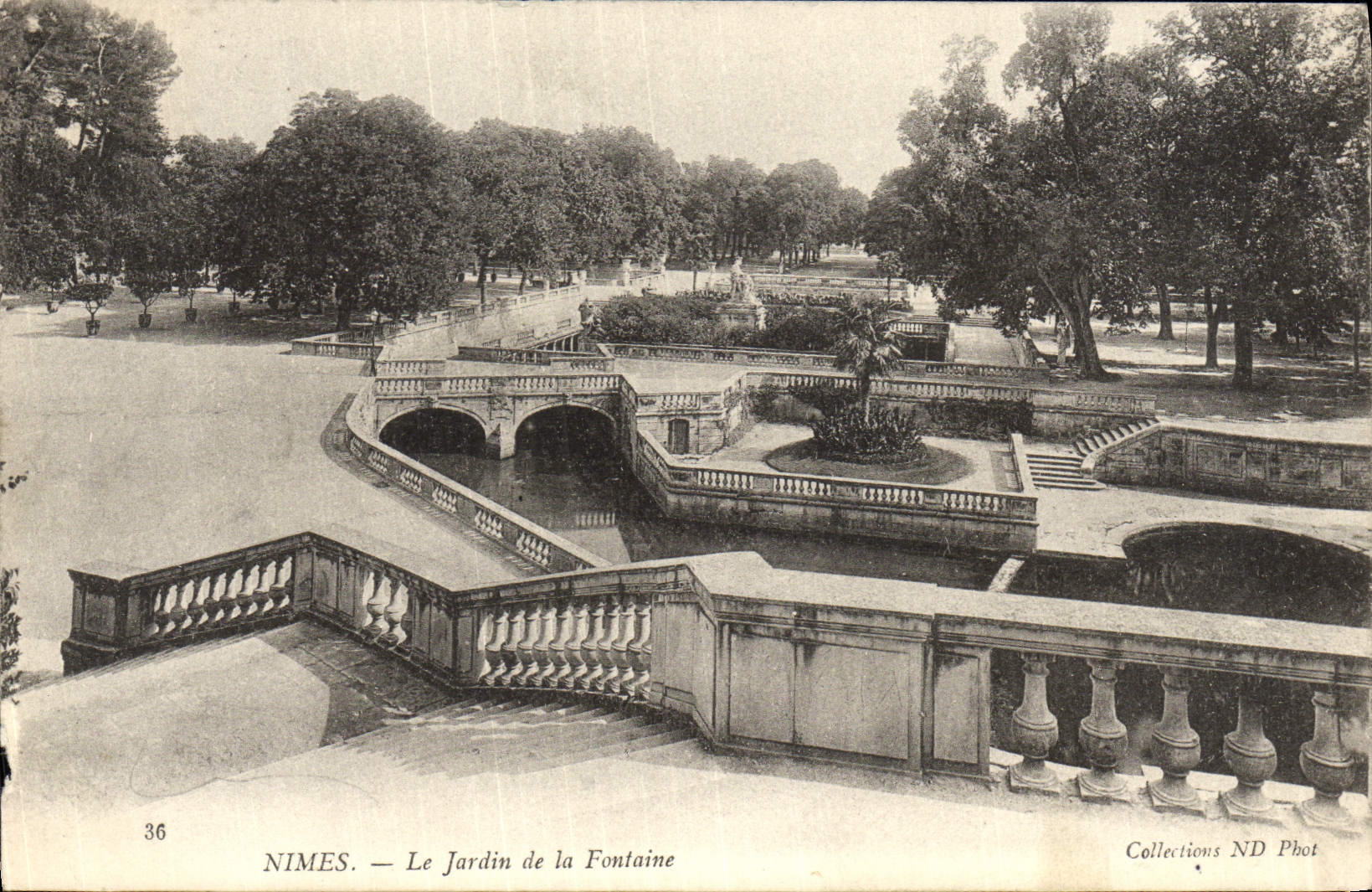 CPA Nimes Le Jardin de la Fontaine
