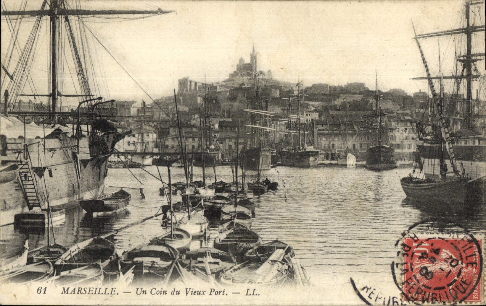 CPA Marseille Un Coin du Vieux Port Bateaux