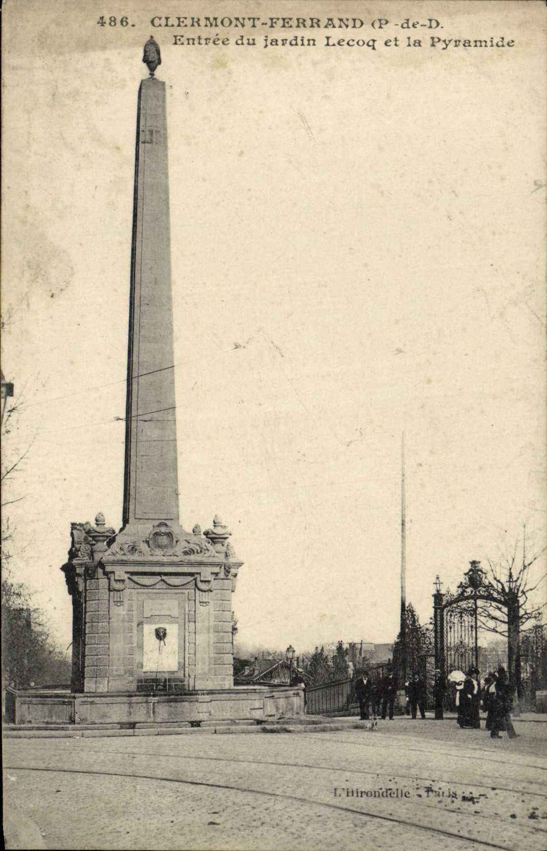 POSTAL Clermont-Ferrand de la VENDIMIA entrada del jardín de Lecoq y de la pirámide
