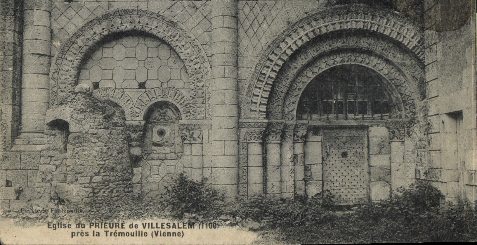 CPA Villesales Eglise du Pres la Tremouille